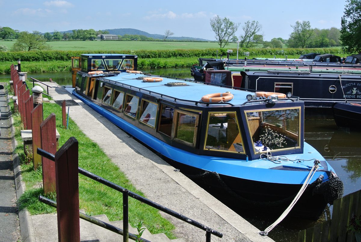 Canal boats at Riley Green