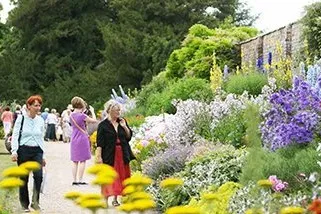 Abingdon-on-Thames & Waterperry Gardens